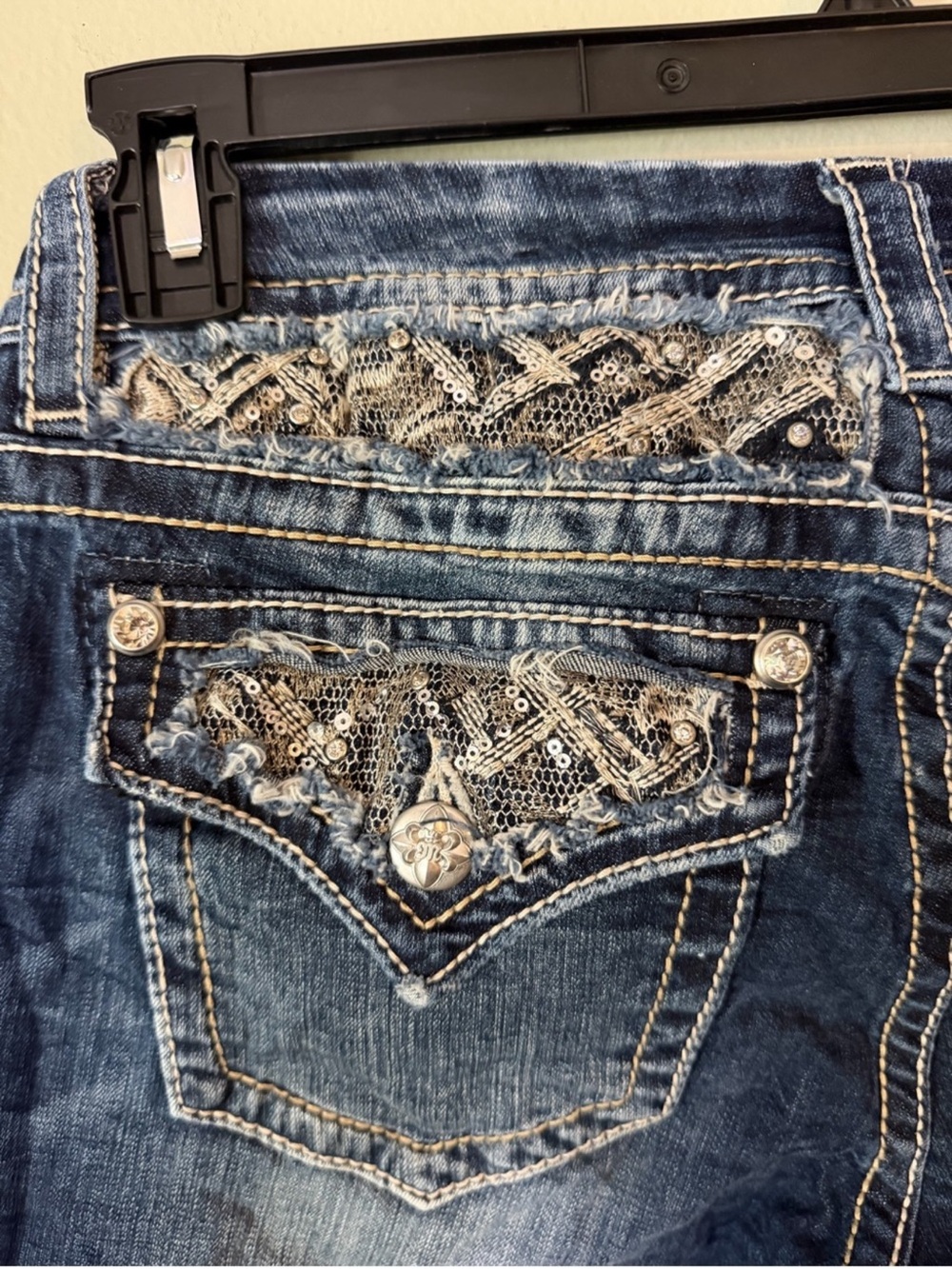 Gorgeous Miss Me Mid-Rise Easy Boot Jeans with Sequin & Lace Pockets 31” Inseam - Picture 4 of 8